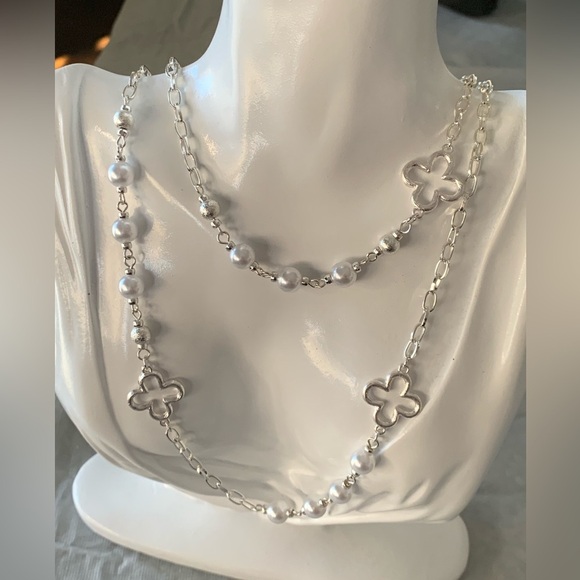 Long Clover and Faux Pearl Long Necklace NEW - Picture 1 of 4